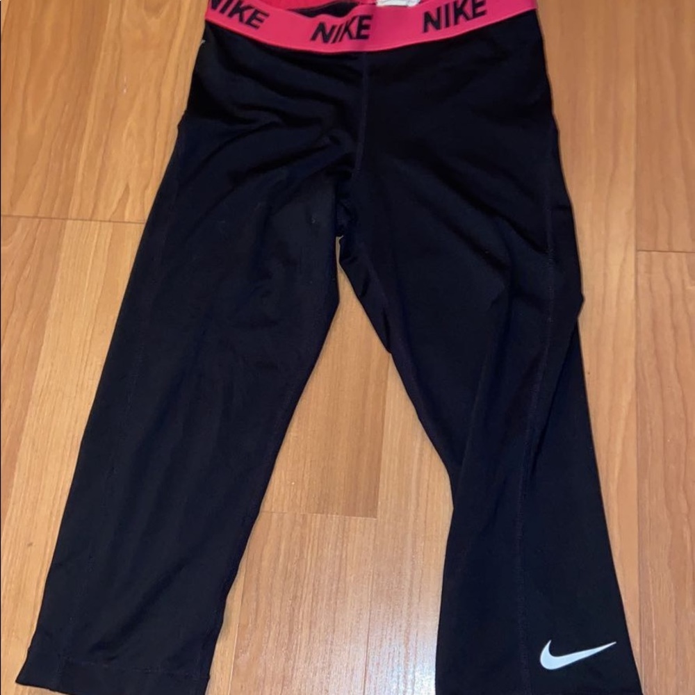 Nike cropped, dry fit leggings